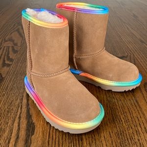 UGG Rainbow Genuine Shearling Lined Suede Boot Little Girl Size 10, S/N 1019699T